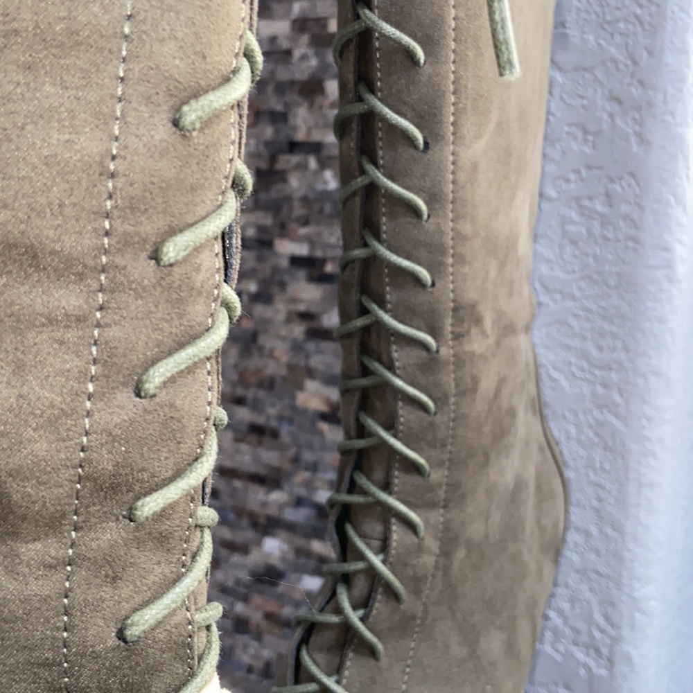Green Heeled Boots - Picture 5 of 8
